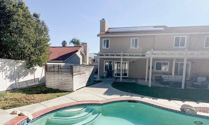 Wolf Creek House | Temecula Gem! Huge Pool Home 2 min from Pechanga