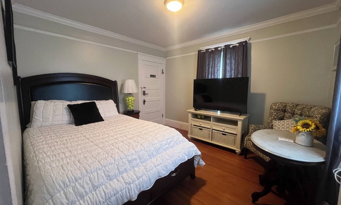 Cliff Walk Condo | Tennis Hall of Frame 1-bedroom