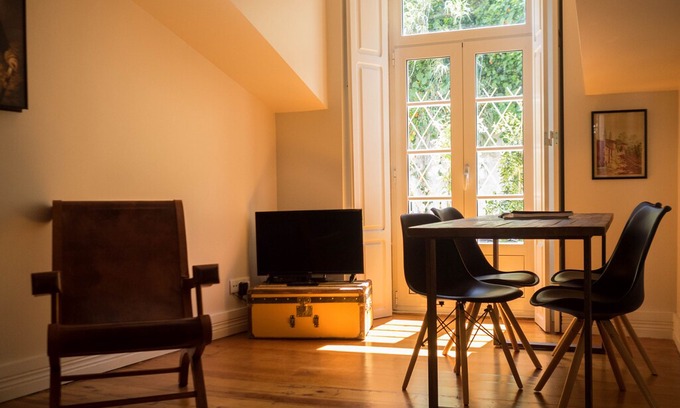 Alfama Apartment | Terrace in Graça - Comfortable, sunny and quiet.