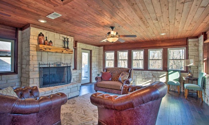 Albany House | Texas Abode with Pool about 25 Miles to Lake Texoma!