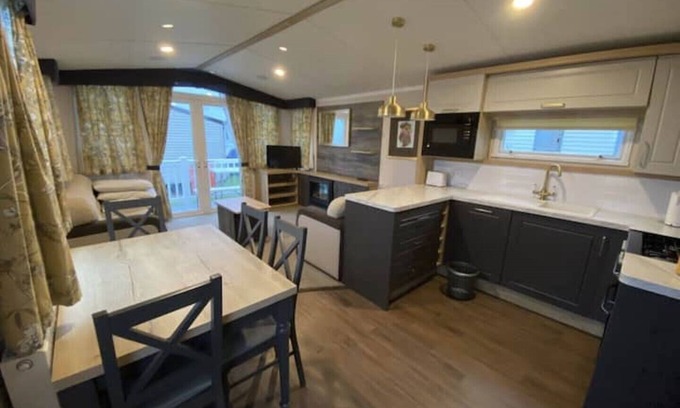 Isle of Grain House | Thameside 6 Sleeper