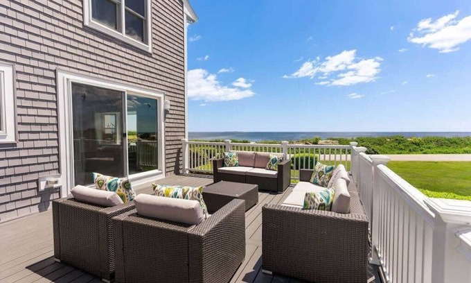 Rye Apartment | The 1A Escape | Ocean View Deck | Walk to Beach