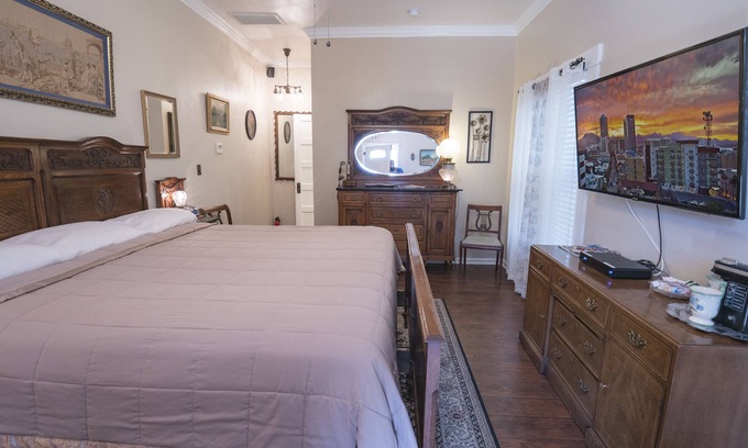 Downtown Tucson Hotel | The 4th Ave Room Located in Downtown Tucson