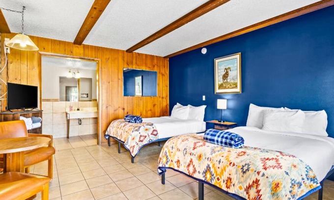 Collbran Hotel | The Alpine Motel