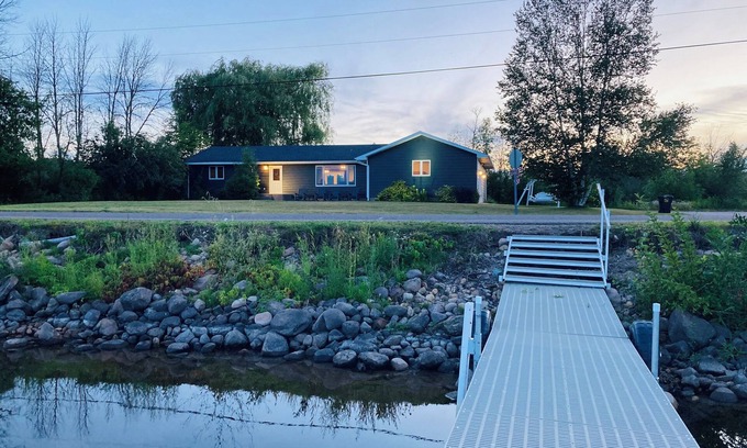 Au Train House | The AuTrain Lake House, Newly renovated home on Autrain Lake near Pictured Rocks