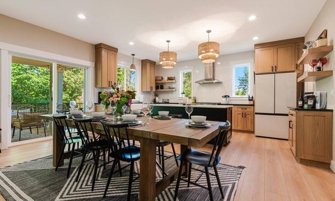 Newberg House | The Avery House ~ A Luxury Retreat in Newberg