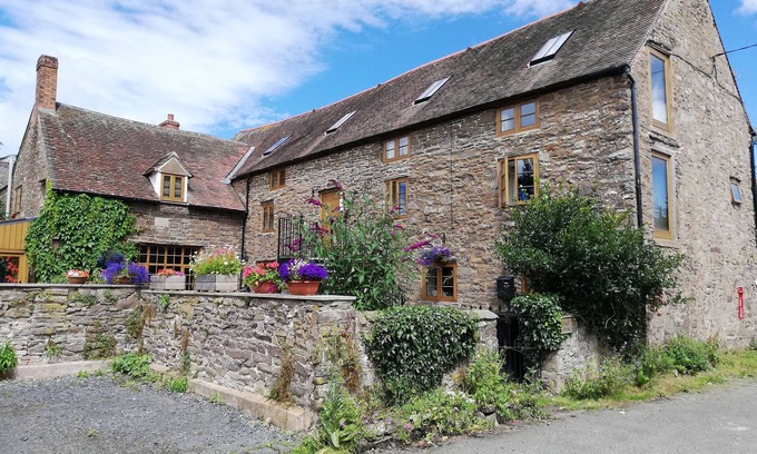 Strefford Apartment | THE BARLEY STORE, family friendly, with a garden in Strefford