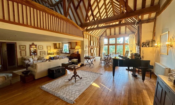 Henley-on-Thames House | The Barn in the Chilterns