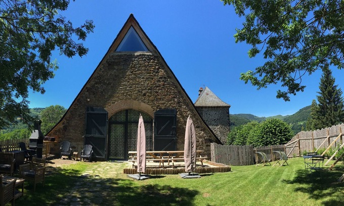 Vic-sur-Cere House | THE BARN IN THE ROOM