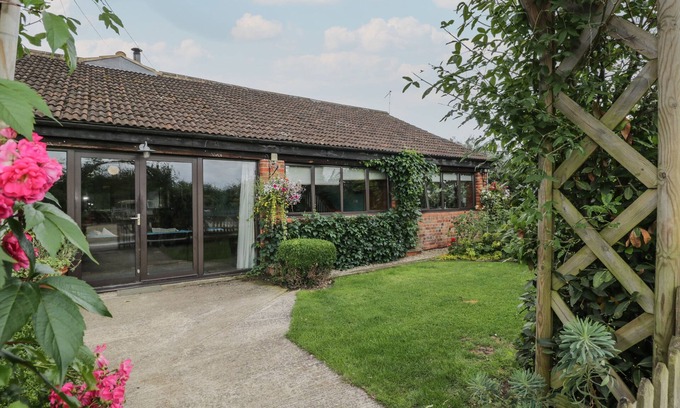 Chippenham House | THE BARN, pet friendly, character holiday cottage in Malmesbury