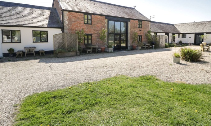 Sedgehill Cottage | THE BARN, pet friendly, luxury holiday cottage in Shaftesbury