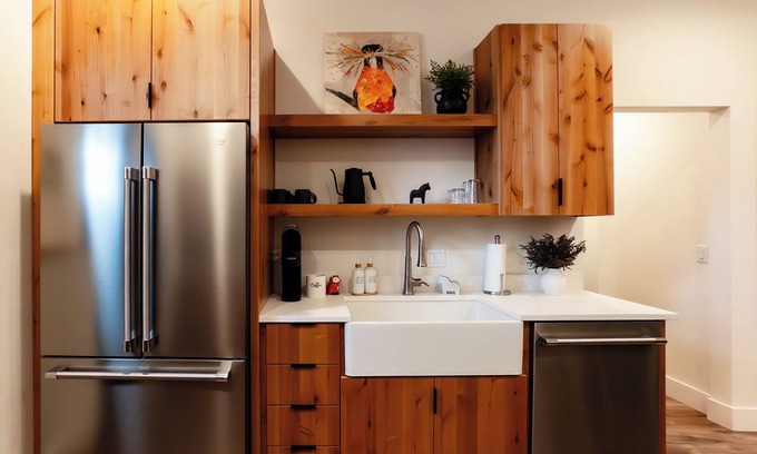 Hood River Condo | The Base Camp - Luxury condo in the iconic Horsefeathers building!