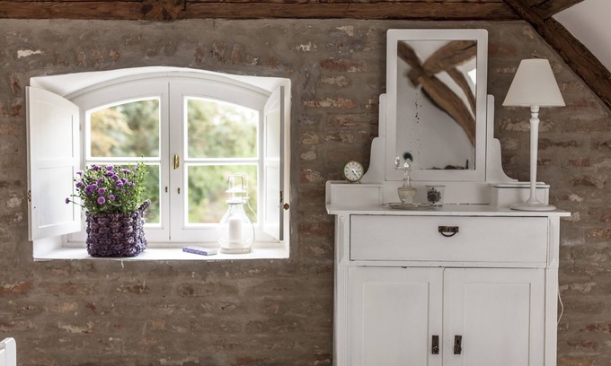 Keleviz House | The Bat Barn, Guest House and Hunting Lodge