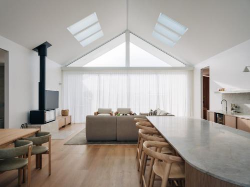 Opossum Bay House | The Bay House - Luxury house in Opossum Bay with fire pit and pizza oven