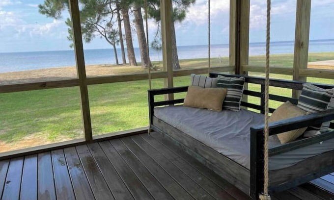 Columbia House | The Bay House