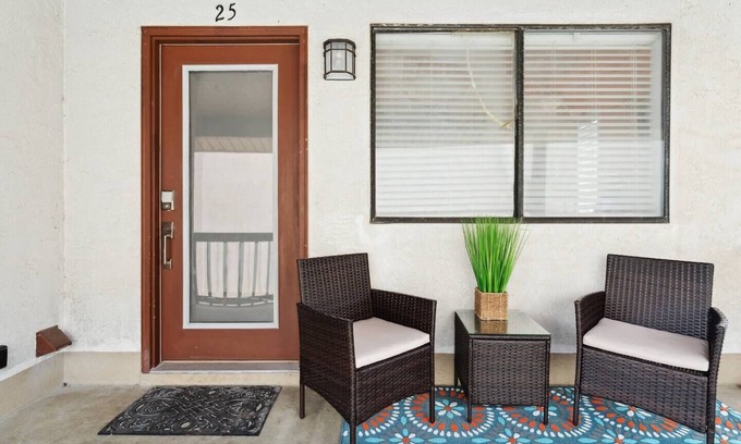 Holiday Beach Condo | The Beach & The Bum! 2- Min Walk to Sandy Beach!