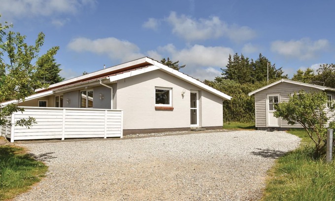 Lodbjerg Hede House | The beautiful nature area of Lodbjerg Hede with its extensive heath landscape and small woods is loc