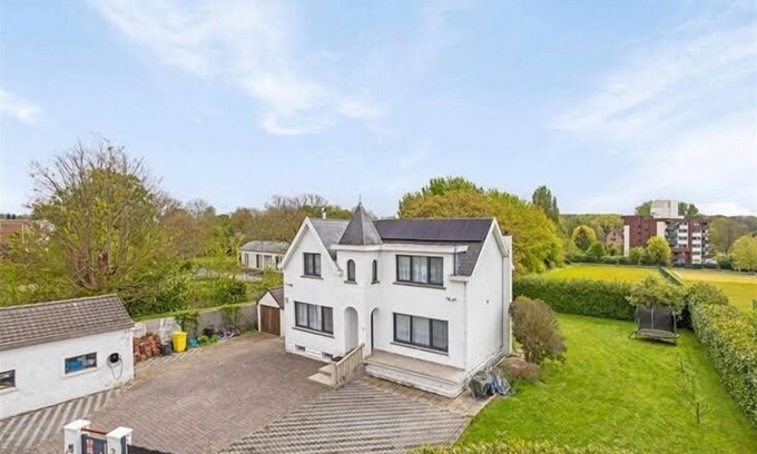 Kortenberg Villa | The Beautiful White House