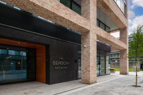 Grand Canal Dock Apartment | The Benson Two by Dublin At Home