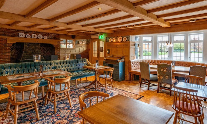 Knowl Hill Hotel | The Bird In Hand