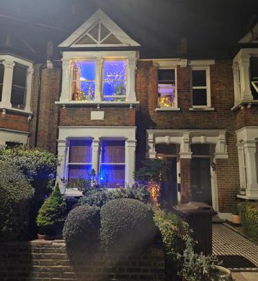 Hoe Street House | The blue international inn