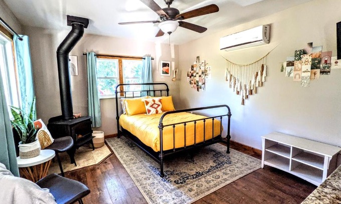 Pauma Valley Cabin | The Bluebird's Nest - Cabin with Fireplace