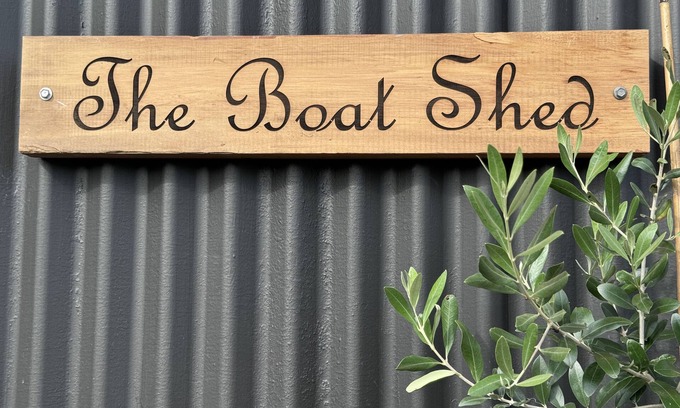 Tolaga Bay Apartment | The Boat Shed is a boutique, rustic style 2 bedroom studio close to the river.
