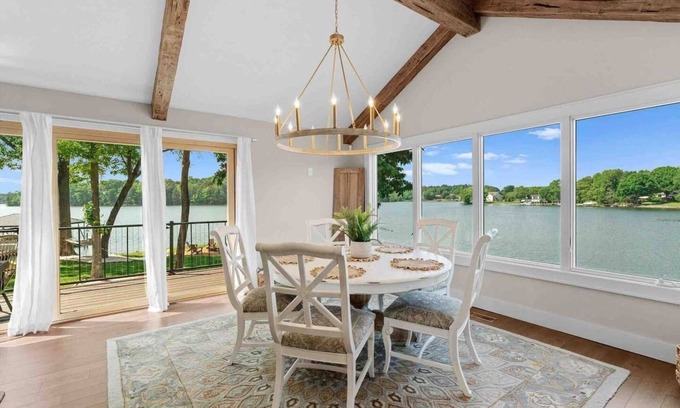 Mooresville House | The Boathouse, a Perfect Getaway