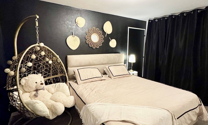 Vaulx En Velin Village Apartment | The bohemian suite 4pers with terrace