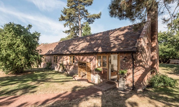 High Ercall Cottage | THE BOTHY, luxury holiday cottage, with open fire in Meeson