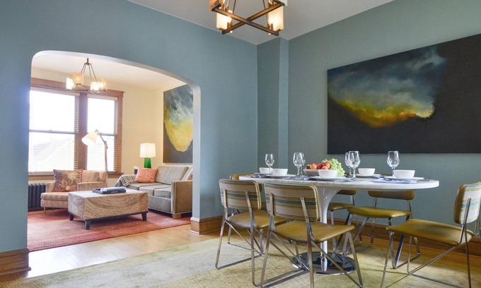 Bucktown Condo | The Bucktown House - Suite #4 - Heart of Wicker/Bucktown, 10 minutes to downtown