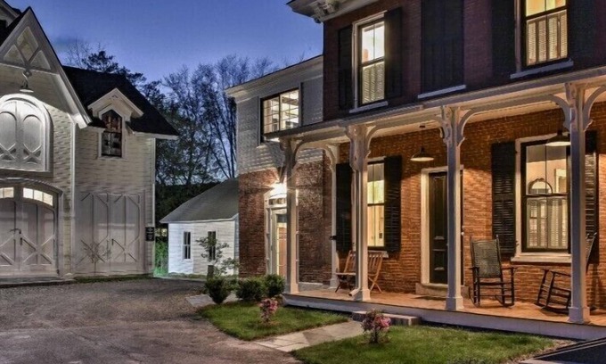 Keene House | The Burrell House