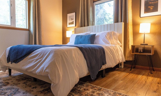 Fairbanks House | The Bush Pilot House Cozy Retreat with Hot Tub