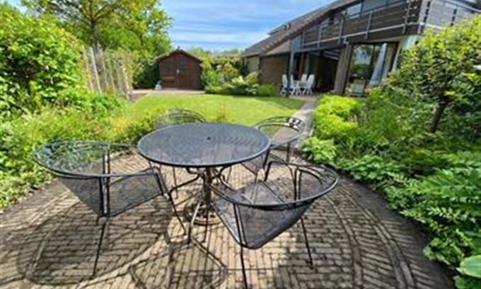 Brouwershaven House | The Butterfly. Peace and Freedom in Zeeland