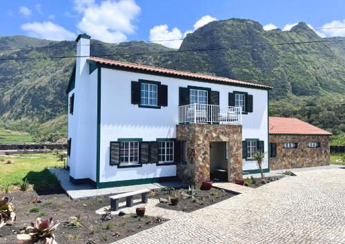 Faja Grande House | The Cão & Calf