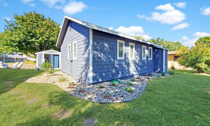 Wahpeton Villa | The Canal Cottage off West Lake Okoboji