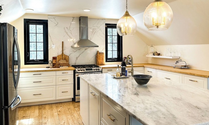 Unorganized Thunder Bay District House | The Carriage House