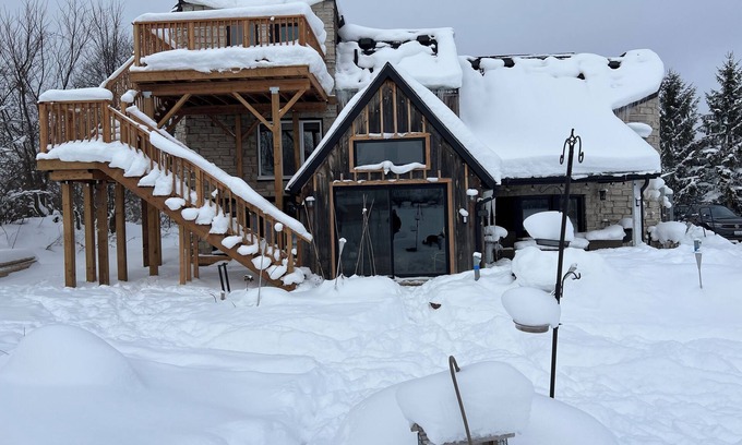 Grey Highlands House | The Castle - 4-bedroom house with AC, WiFi in Grey County