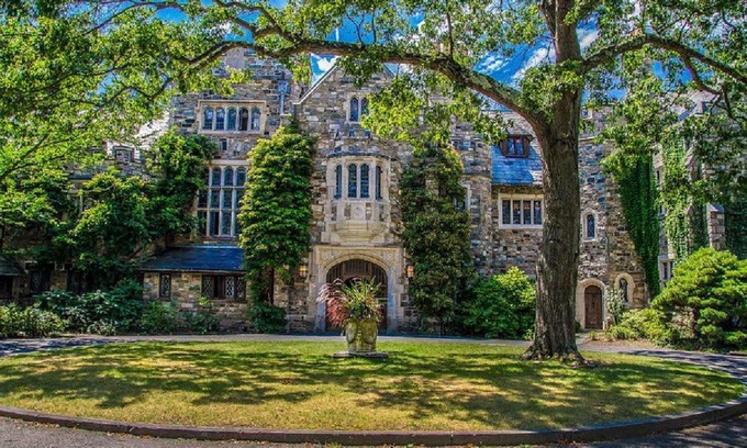 Ringwood Bed & Breakfast | The Castle at Skylands Manor