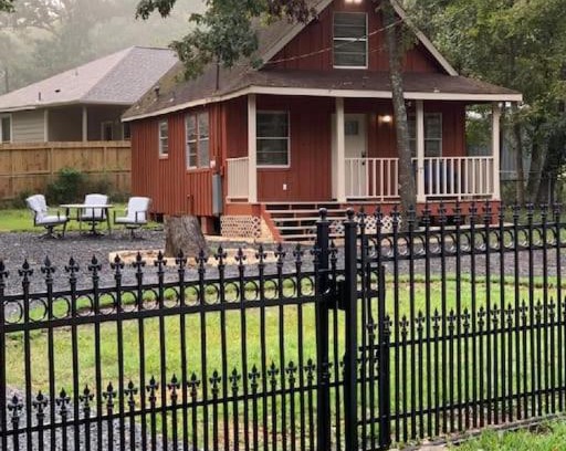 Montgomery House | The Cedar Shack near Lake Conroe