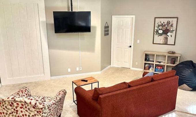 Newberg House | The Cellar @Lively Farmna Family Friendly Hobby Farm Stay