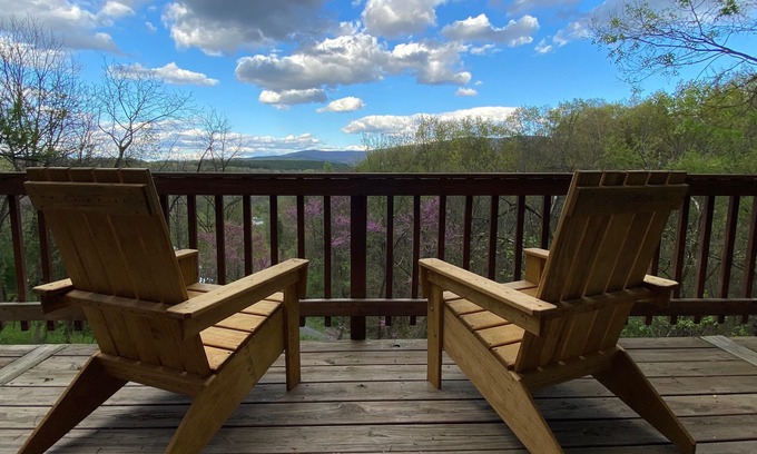 Rileyville Cabin | "The Chalet" Shenandoah Valley Getaway w/Hot Tub near Luray, VA