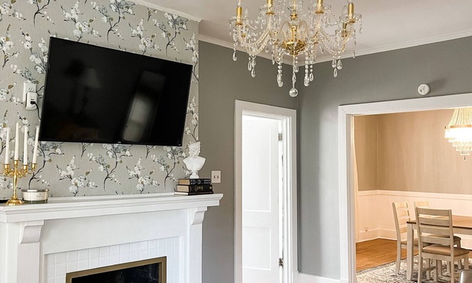 Midtown House | The Chandelier Loft of Midtown - Near It All!