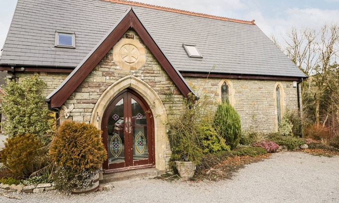 Dol-y-Gaer Cottage | THE CHAPEL, pet friendly, character holiday cottage in Pontsticill
