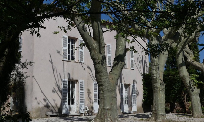 Sollies Pont House | The charm of a Provencal country house