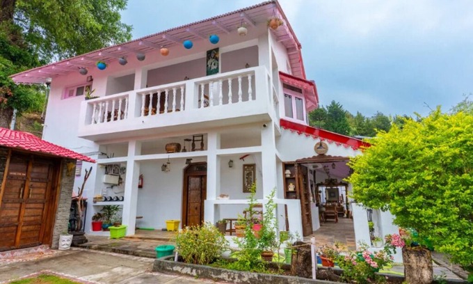Kaul Villa | The Clay House, Mukteshwar by Ebony Stays |Cosy 4BHK Villa with Himalayan Views