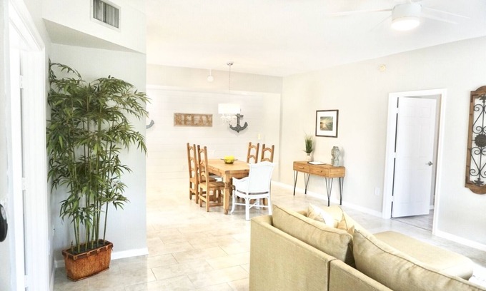 Bella Vista Condo | The Coastal Haven Walk To Beach! REMODELED