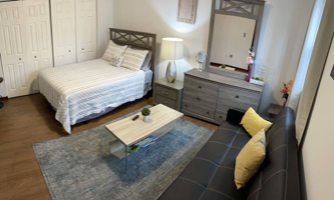 Markham Cottage | “The cottage” 2 bedrooms cozy and private home