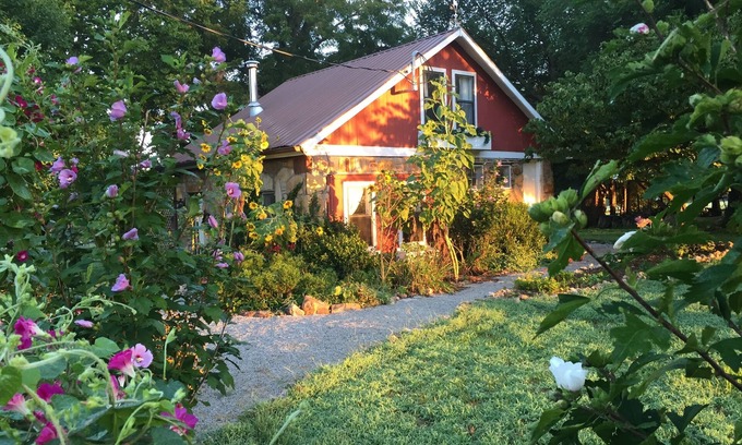 Carthage Cottage | The Cottage at Ozark Highlands Farm