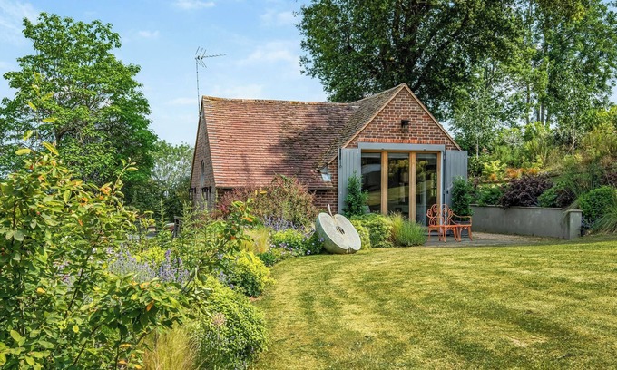 Cranleigh Cottage | The Cottage High Wykehurst End